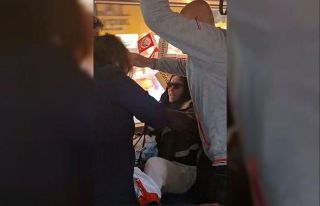İstanbul’da tramvayda yolcuların koltuk kavgası...