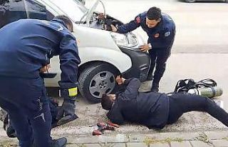 İtfaiye ekiplerinin kedi kurtarma operasyonu kamerada