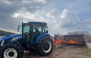 İzinsiz bırakılan tekneler vinçle kaldırıldı