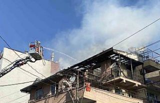 İzmir’de çatı yangını
