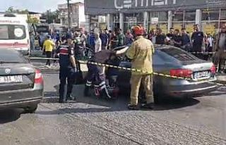 İzmir’de otomobile silahlı saldırı: Aynı aileden...