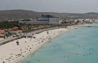 İzmirli vatandaşlar, hafta sonu Çeşme’nin keyfini...