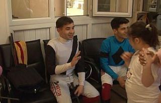 Jokey Mertcan Çelik, hastanede yaşam savaşı veriyor