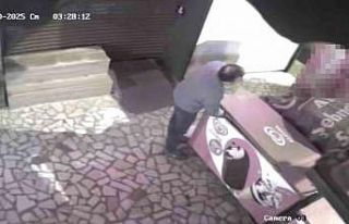 Kadıköy’de kuruyemişçiden dondurma hırsızlığı...