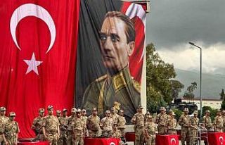 Kamuflaj giyen engelli gençler yemin etti