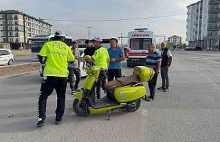 Kamyonet ile motosiklet çarpıştı: 1 yaralı