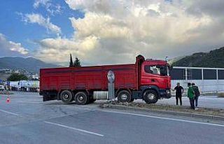 Kamyonet ile otomobil çarpıştı: 1 yaralı