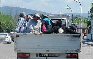 Kamyonet kasasında tehlikeli yolculuk