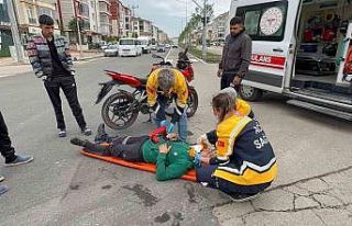 Kamyonetin kasasına tutundu, az daha canından oluyordu