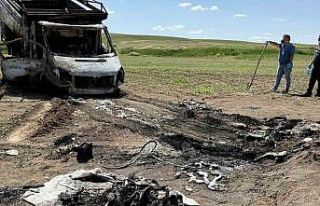 Kamyonette cansız bedenleri yanmış halde bulunan...