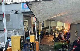 Kapalı pazar yeri havalandırmasına biber gazı...