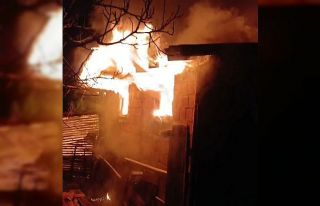 Karabük’te iki katlı ev alevlere teslim oldu