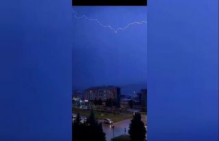 Karabük’te şimşekler görsel şölen oluşturdu