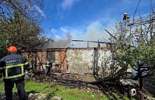 Karabük’te tek katlı ev alevlere teslim oldu