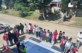 Karacabey’de Trafik Haftası kapsamında çocuklara...