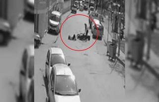 Karşıya geçen kadına çarptı, yaralıyı olay...