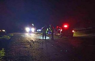 Kars’ta 2 hafif ticari araç çarpıştı: 1 ölü,...