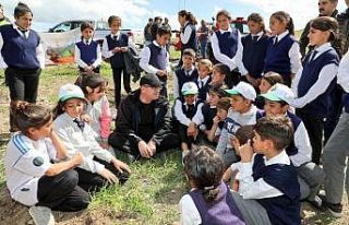 Kars’ta 400 meyve fidanı toprakla buluştu