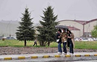 Kars’ta sağanak yağmur hayatı olumsuz etkiliyor