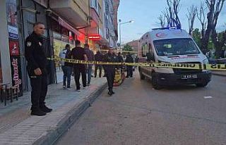 Kavga sırasında silahlıyla kendini vurdu