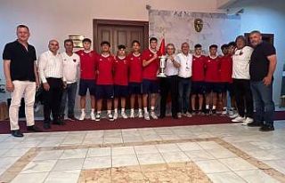 Kaymakam Keklik, şampiyonlarla bir aray geldi