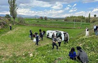 Kayseri’de öğrenci servisi devrildi: 15 öğrenci...
