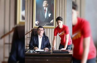 Kayserispor’da Kayra profesyonel oldu