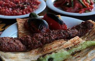 Kebap konusunda meydan okuyanlara Adanalılar resti...