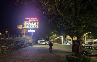 Kına gecesinde eğlenenlerin üzerine disko topu...