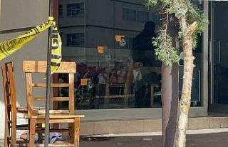 Kıraathanenin önünde oturan gence kanlı infaz