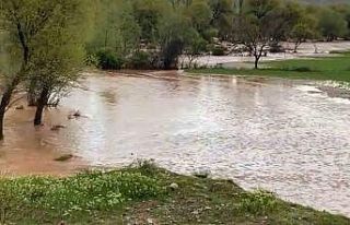 Kırıkkale’de kuvvetli sağanak: Dereler taştı,...