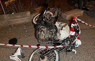 Kırmızı ışıkta geçen motosiklet sürücüsü...