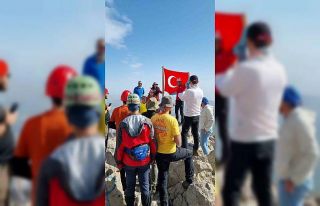 Kırşehirli 3 dağcı Anamas Dağları Dedegöl Zirvesine...