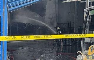 Kocaeli’de boya fabrikasında çıkan yangın kontrol...