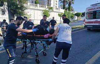 Kontrolden çıkan motosiklet ağaca çarptı: 1 ağır...