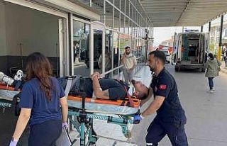 Kontrolden çıkan motosiklet kaza yaptı, sürücü...