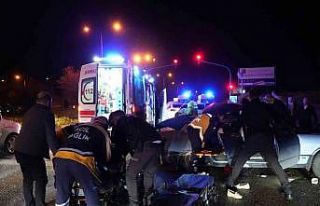 Kontrolden çıkan otomobil, kırmızı ışıkta...