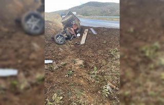 Kontrolden çıkan traktör şarampole yuvarlandı