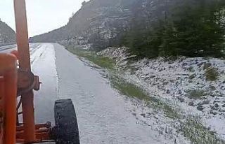 Konya-Antalya karayolunda dolu yağışı etkili oldu