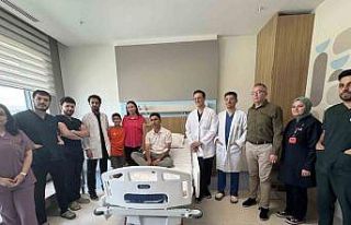 Kopan kulak memesi süpermikrocerrahi ile yerine dikildi