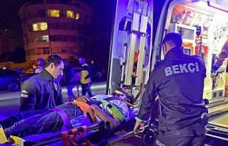 Köprüden beton zemine düştü, vinçle kurtarıldı