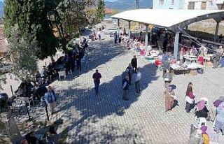 Köyün kadınları seferler oldu, binlerce gözleme...