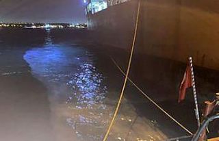 Küçükçekmece’de gemiden sızan madde endişeye...