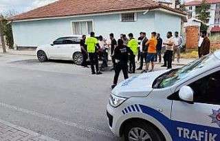 Kulu’da park halindeki cipe çarpan motosikletli...