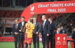 Kupa zaferinin oyuncusu Victor Osimhen