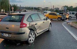 Kural ihlali yapan taksi kazaya sebep oldu, 1 yaralı