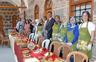 Kursiyerlerin el emeği ürünleri sergilendi