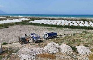 Kuş cennetinden kamyon kamyon moloz ve torbalarca...