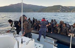 Kuşadası açıklarında 42 düzensiz göçmen kurtarıldı