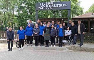 Kusursuz kefenin çalışanlarıyla bir araya geldiler